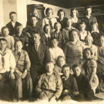 Ученики 6-б класса 7-ой школы г. Петрозаводска с учительницей Анной Сергеевной Сиротиной. 17.05.1936г.