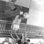 Ясли-сад «Дельфинчик» ОТЗ, занятия в бассейне ведёт медсестра Татьяна Петровна Олканен. 1970-е гг.