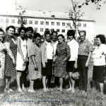 Участники 1-го Республиканского слёта ученических производственных бригад на пришкольном участке школы-интерната №10 г. Олонца. Вторая справа П.В. Барская. Август 1969 г.