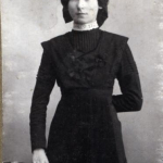 Гимназистка Мариинской женской гимназии Анна Грот. 1910г