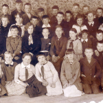 З.П. Печёрина со своими учениками (во втором ряду 4-я слева). 1930-е гг.