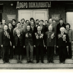 А.Ю. Шиберман (в первом ряду второй справа) на встрече с ветеранами Великой Отечественной войны в ГПТУ №7